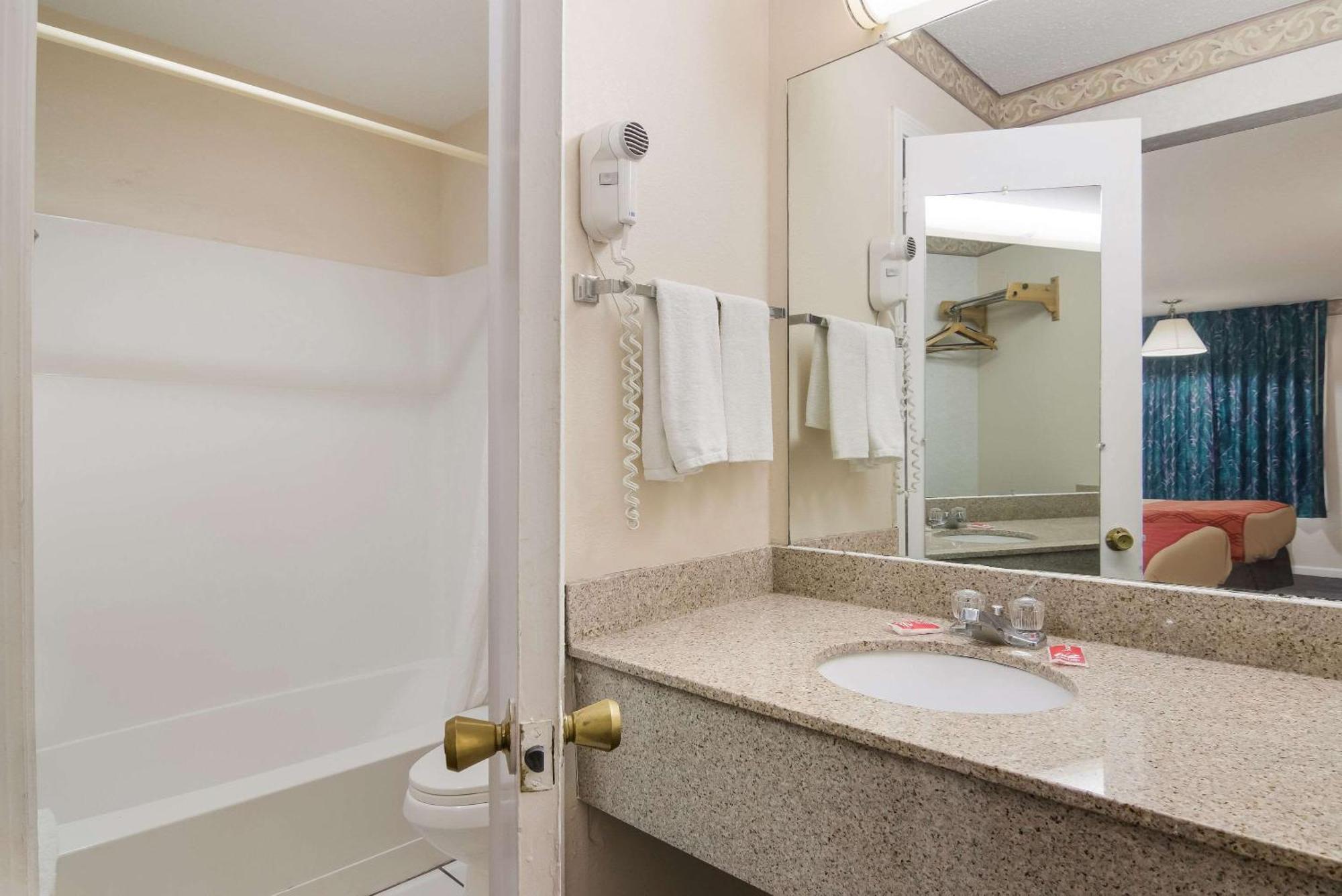 Econo Lodge Calhoun North Damascus Экстерьер фото